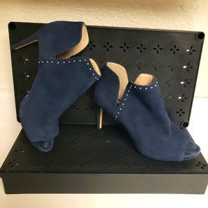 Size 8 WHITE HOUSE BLACK MARKET Stud Trim Navy Blue Suede Stilleto Ankle Shootie